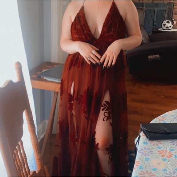 More maroon than red. Only used once. - Picture 1 of 1